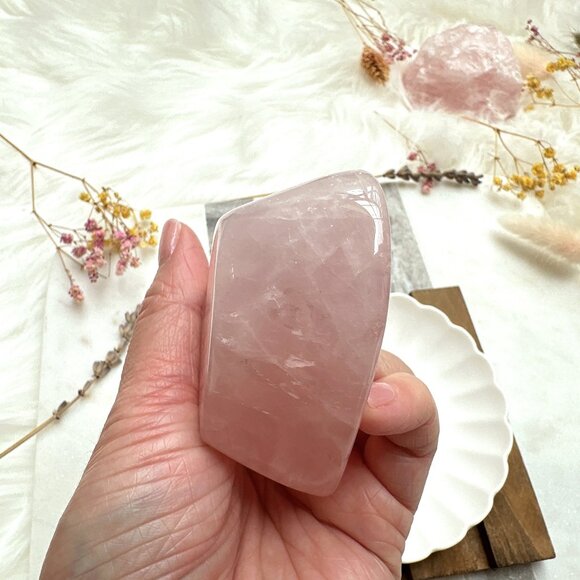 Beautiful Small Rose Quartz Heart Bowl/Dish - Picture 4 of 5